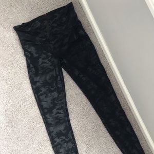 Spanx Camo Faux Leather Leggings - L